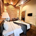 Times Square - Boutique Accomodation Old Town