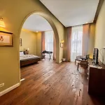 Times Square - Boutique Accomodation Old Town