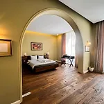 Times Square - Boutique Accomodation Old Town